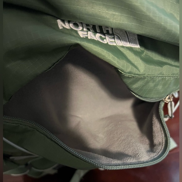 The North Face Women’s Borealis Commuter Laptop Backpack - Picture 5 of 7